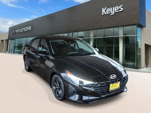 Used 2022 Hyundai Elantra SEL w/ Convenience Package image 3