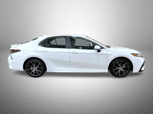 Used 2024 Toyota Camry SE image 4