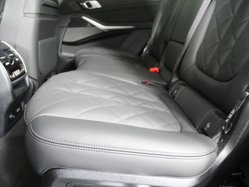 Used 2027 BMW X7 xDrive40i w/ M Sport Package AWD/4WD image 14