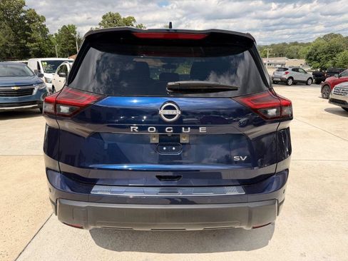 Used 2024 Nissan Rogue SV w/ SV Premium Package FWD image 17