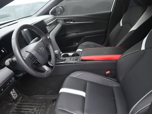Used 2026 Toyota Camry SE FWD image 12