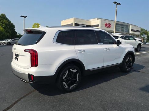 Certified 2023 Kia Telluride S w/ S Sunroof Package FWD image 3