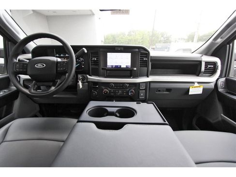 New 2025 Ford F550 4x4 Supercab Super Duty image 8