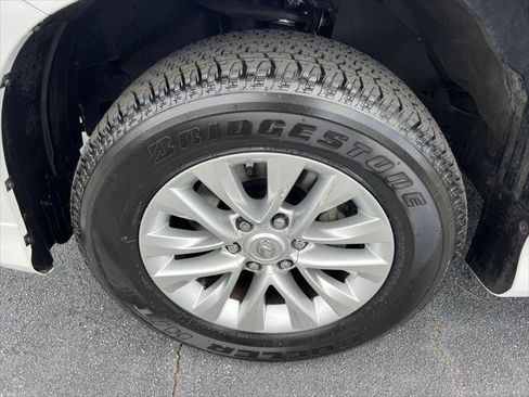 Certified 2022 Lexus GX 460 Premium w/ Premium Package AWD/4WD image 12