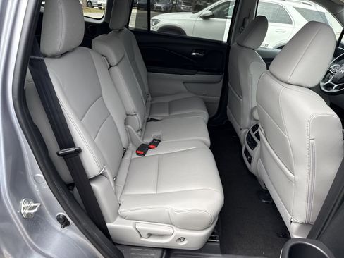 Used 2021 Honda Pilot Touring image 32