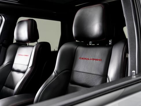 Used 2021 Jeep Grand Cherokee Trailhawk w/ Trailhawk Luxury Group image 10