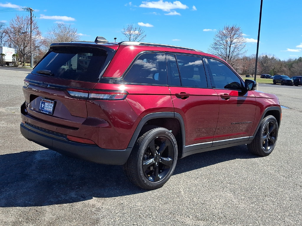 Used 2023 Jeep Grand Cherokee Altitude AWD/4WD image 12
