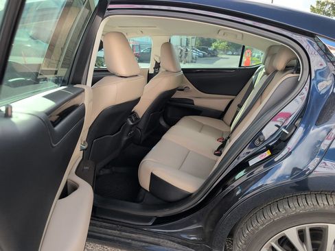 Used 2019 Lexus ES 350 w/ Premium Package FWD image 11