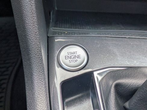 Certified 2023 Volkswagen Tiguan SE FWD image 31