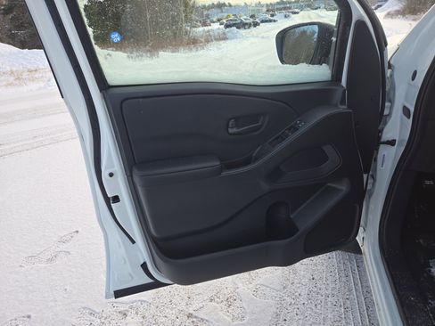 New 2026 Nissan Frontier S image 17