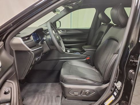 Used 2025 Jeep Grand Cherokee L Altitude image 25