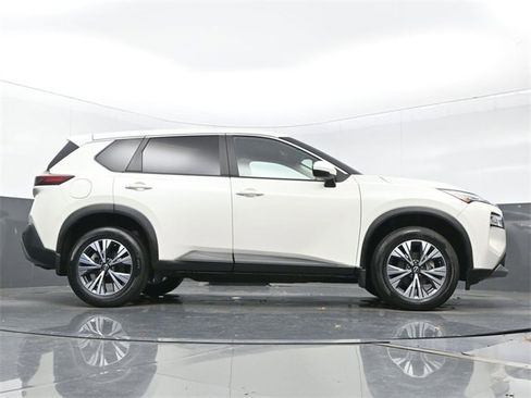 Used 2023 Nissan Rogue SV image 28