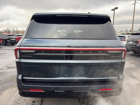 New 2026 Lincoln Navigator Reserve image 6