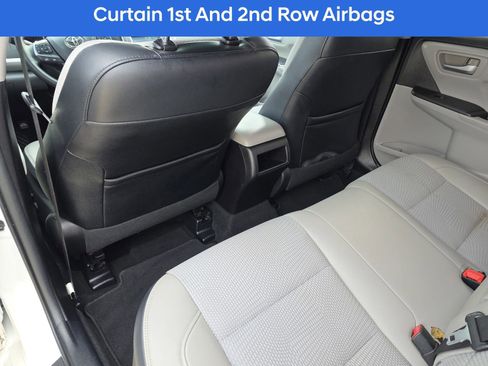 Used 2016 Toyota Camry SE image 19