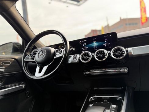 Used 2023 Mercedes-Benz GLB 250 4MATIC w/ Premium Package image 13