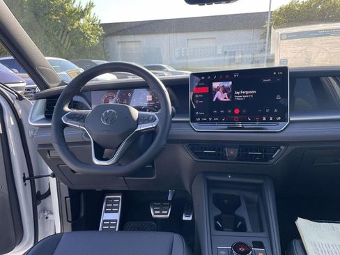 New 2026 Volkswagen Tiguan SE R-Line FWD image 12