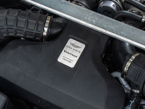 Used 2020 Aston Martin V8 Vantage Coupe RWD image 43