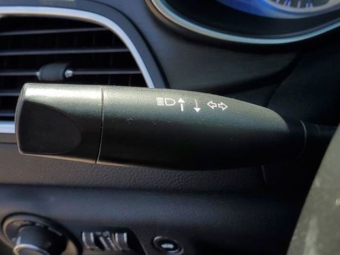 Used 2016 Chrysler 200 Limited FWD image 16