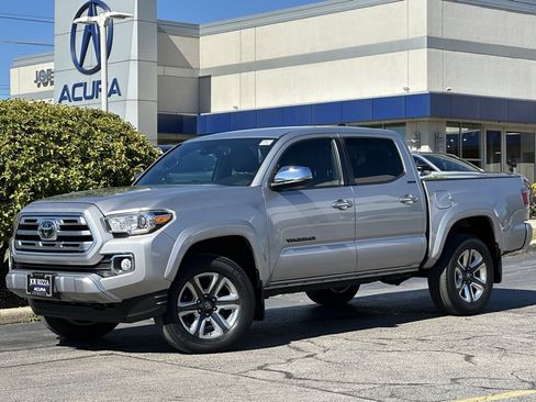Used 2019 Toyota Tacoma Limited image 1