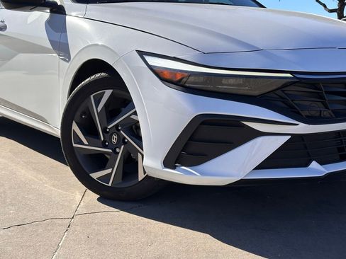 Used 2025 Hyundai Elantra Sport image 3