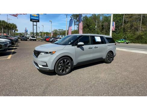 Used 2022 Kia Carnival EX image 6