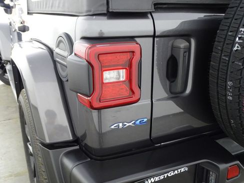 Used 2023 Jeep Wrangler Unlimited Sahara AWD/4WD image 41