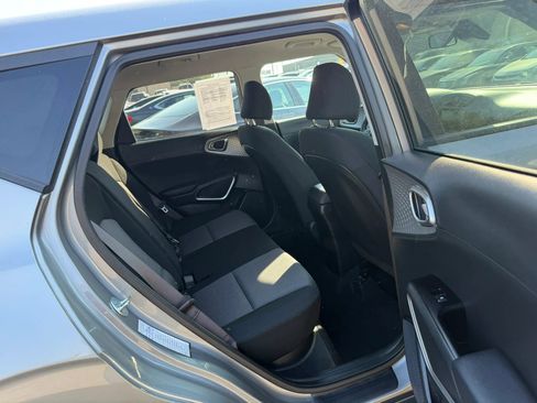 Used 2024 Kia Soul LX w/ Option Group 015 FWD image 25