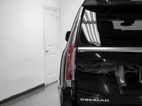 Used 2018 Cadillac Escalade Luxury RWD image 51