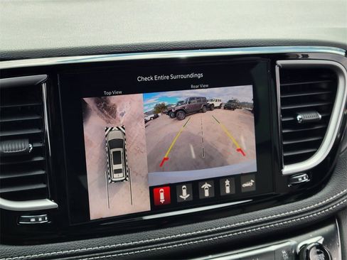 New 2026 Chrysler Pacifica Select image 9