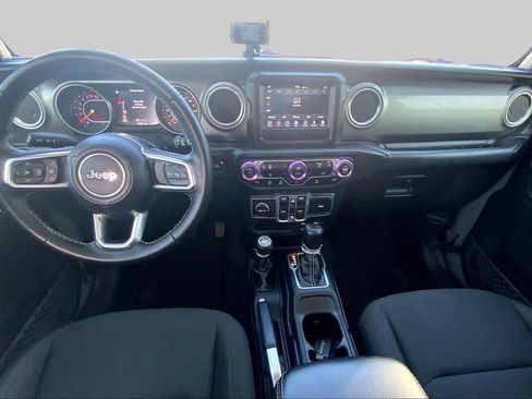 Used 2018 Jeep Wrangler Unlimited Sahara w/ LED Lighting Group AWD/4WD image 15