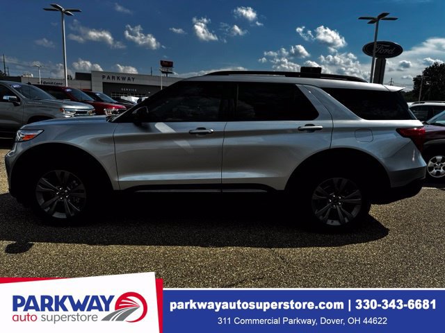 Certified 2024 Ford Explorer XLT w/ Equipment Group 202A AWD/4WD image 4