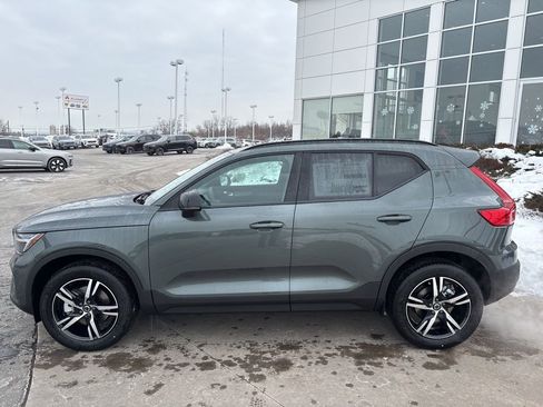 New 2026 Volvo XC40 B5 Core w/ Climate Package AWD/4WD image 11