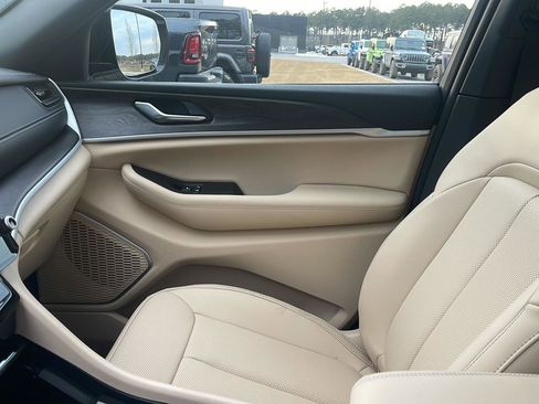 New 2026 Jeep Grand Cherokee Limited RWD image 22