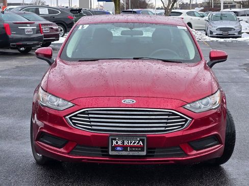Used 2017 Ford Fusion SE w/ Fusion SE Technology Package image 2