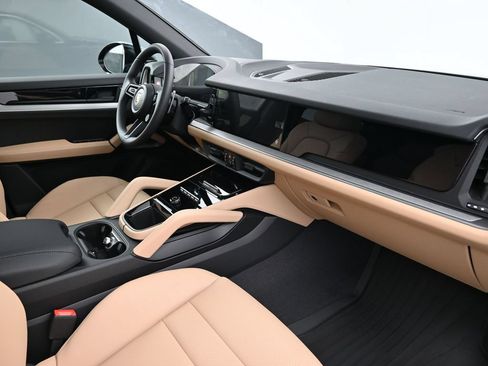 Certified 2026 Porsche Cayenne AWD/4WD image 13