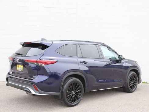 Used 2023 Toyota Highlander XSE AWD/4WD image 11