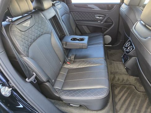 Used 2017 Bentley Bentayga image 27