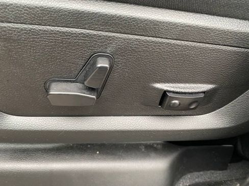 Used 2025 RAM 2500 Big Horn AWD/4WD image 20