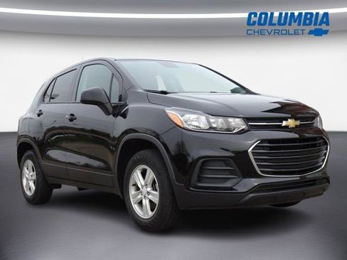 Used 2022 Chevrolet Trax LS w/ Tint and Cruise Package image 6
