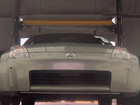 Used 2004 Nissan 350Z Touring image 3