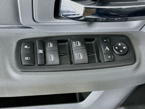 Used 2020 RAM 1500 Classic SLT w/ Luxury Group RWD image 15
