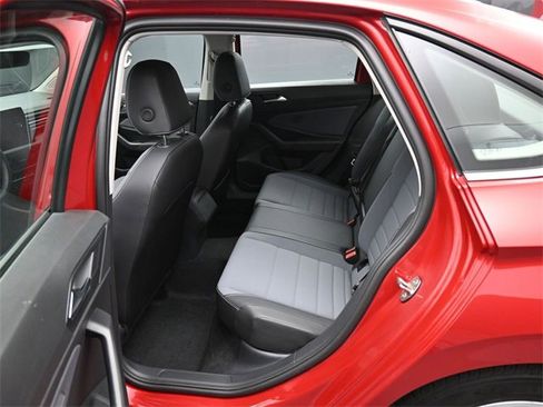 Certified 2025 Volkswagen Jetta SE image 28