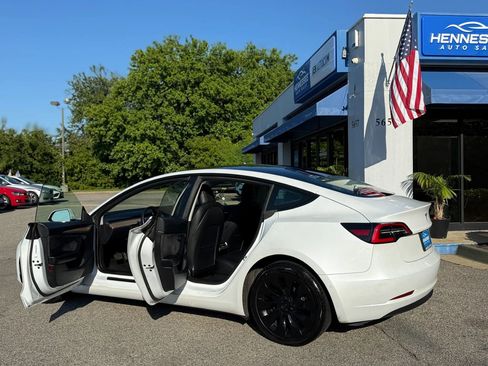 Used 2022 Tesla Model 3 Standard Range RWD image 29