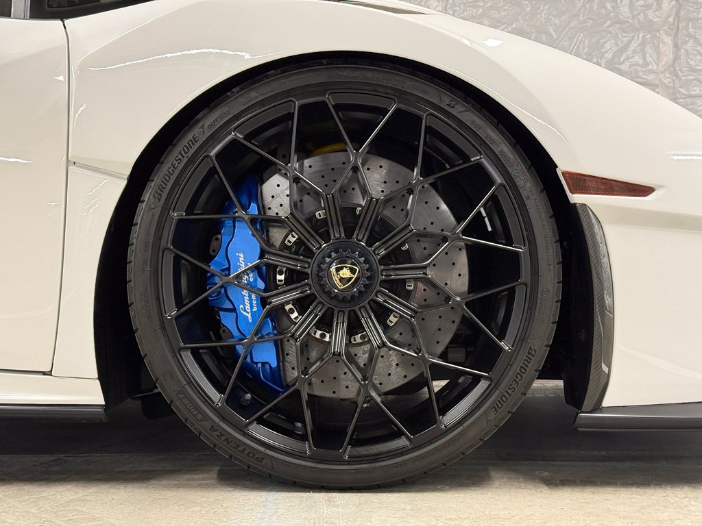 Used 2021 Lamborghini Huracan STO RWD image 10