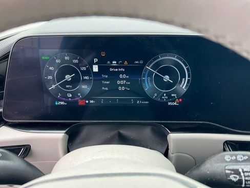 Certified 2024 Kia Niro Wave w/ Wave Preserve Package image 17