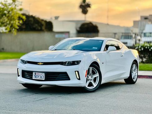 Used 2016 Chevrolet Camaro LT RWD image 1