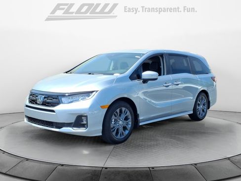 New 2026 Honda Odyssey Touring image 3