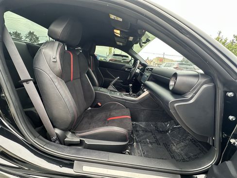 Used 2024 Subaru BRZ Limited RWD image 11