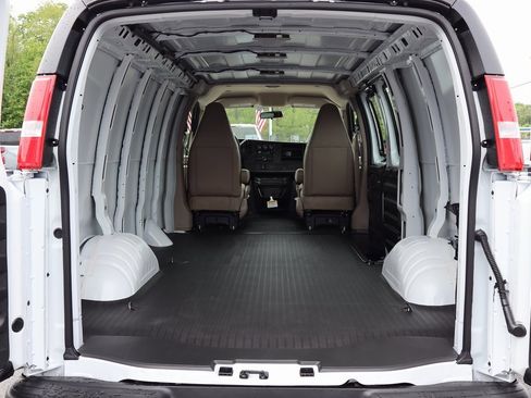 New 2025 Chevrolet Express 3500 w/ Chrome Appearance Package image 17