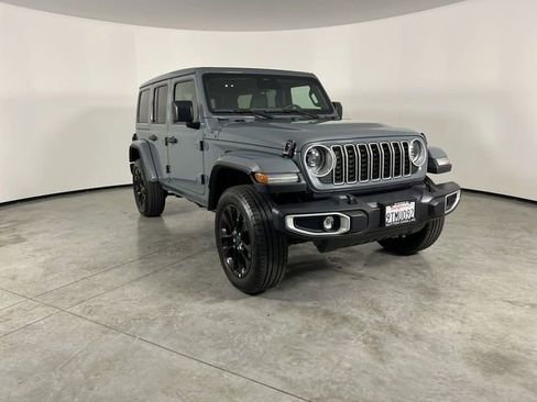 Used 2025 Jeep Wrangler Unlimited Sahara w/ Safety Group AWD/4WD image 2